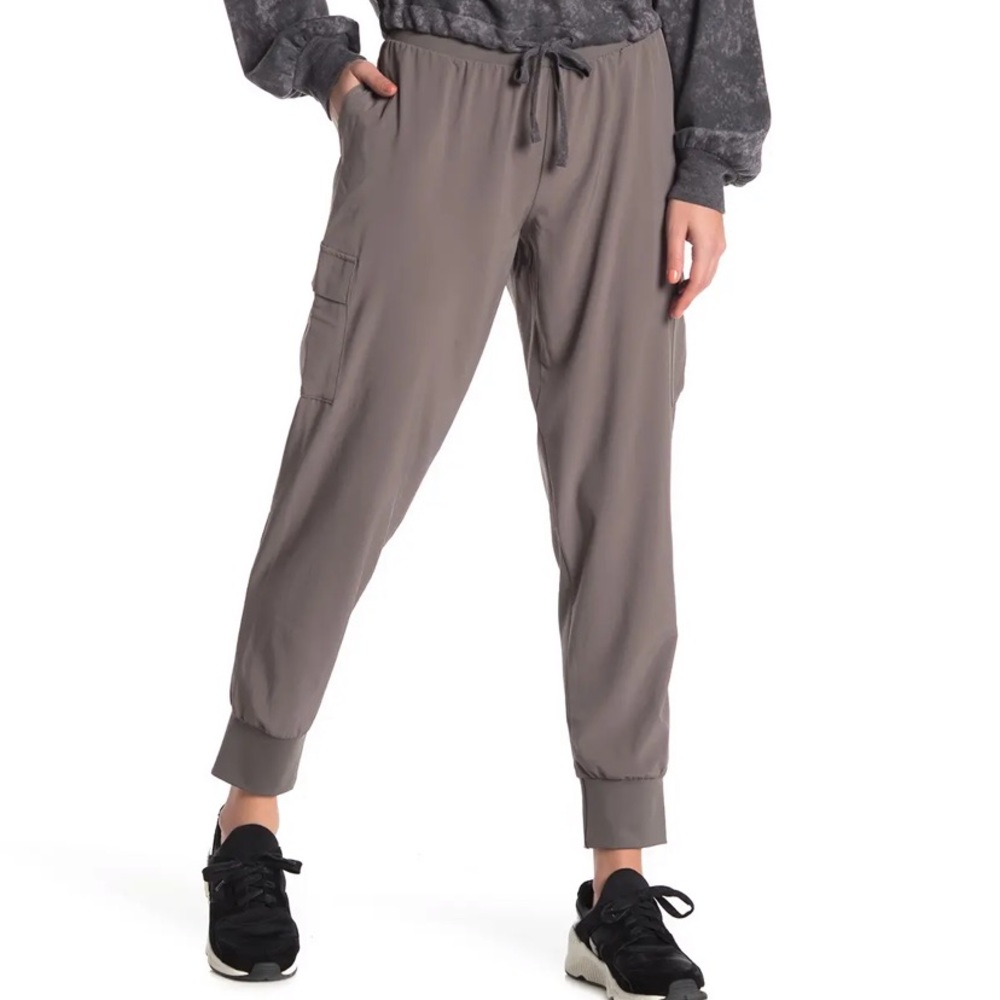 Z by Zella lightweight cargo joggers